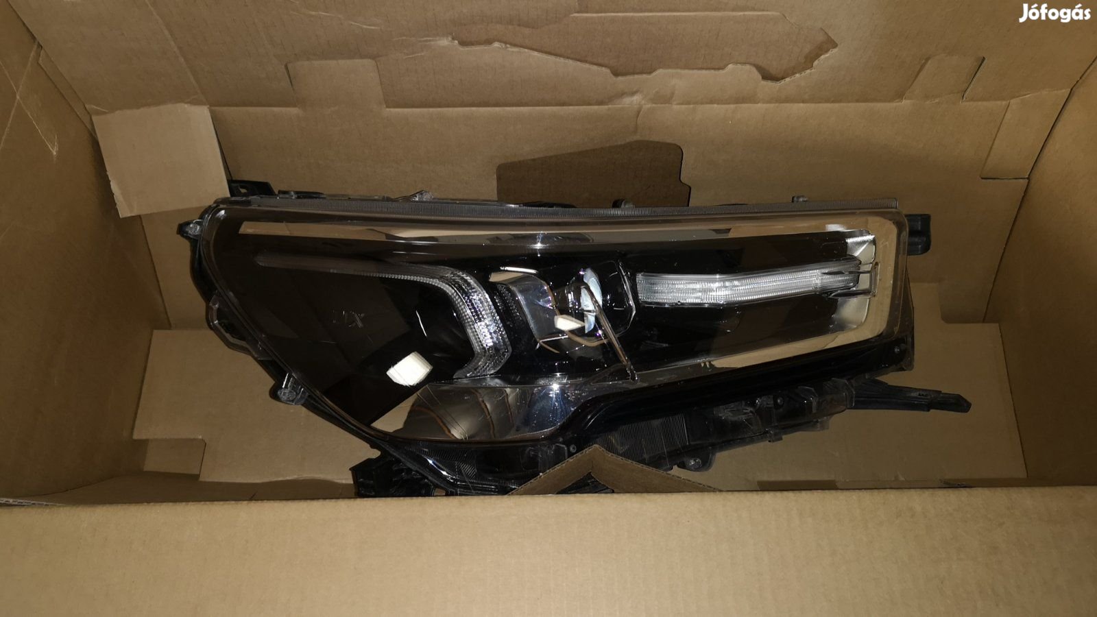Fényszóró Hilux újszerű jobb eladó