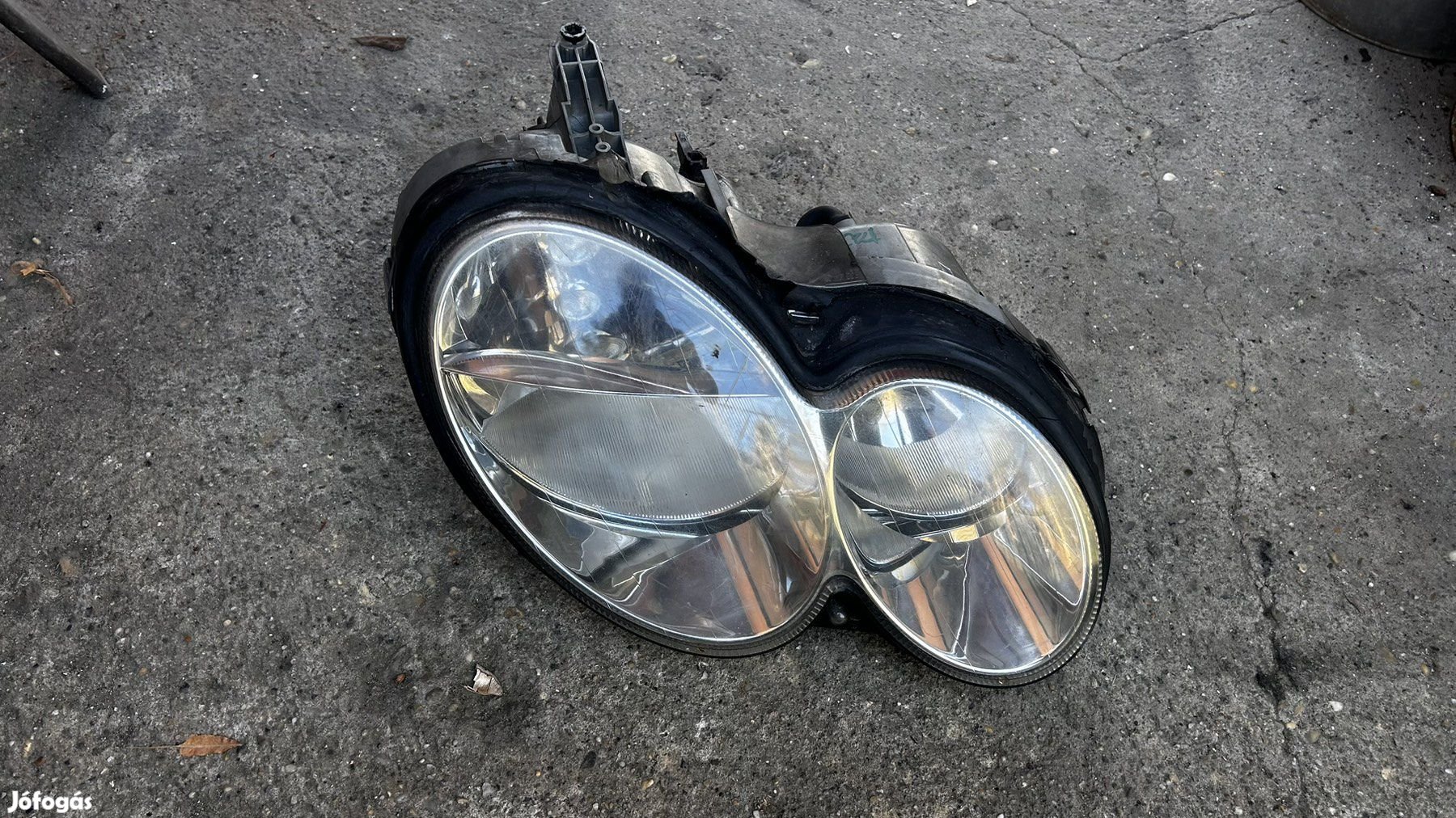 Fényszoró jobb A2038200859 eladó
