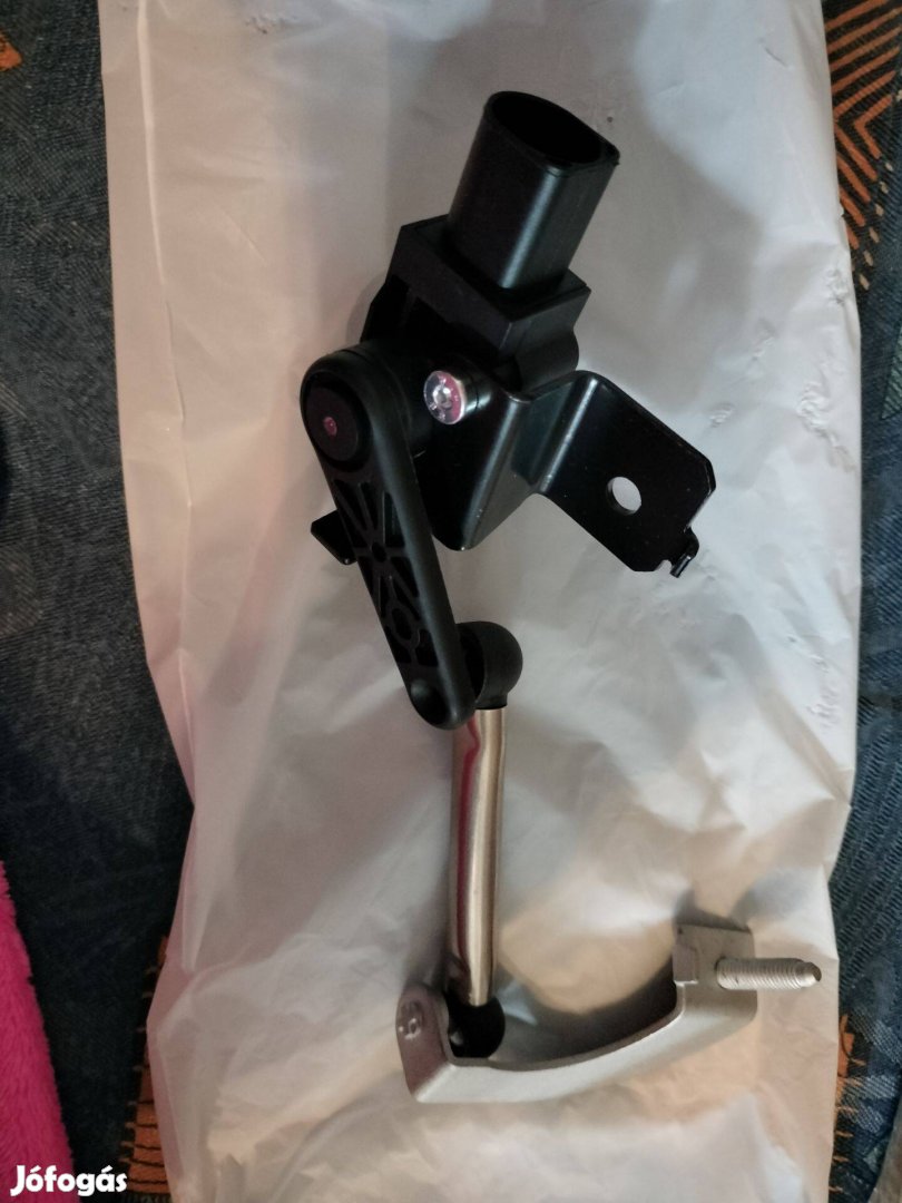 Fényszóró szintérzékelő