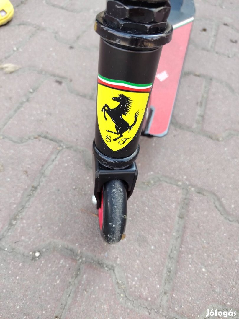 Ferari scuderia roller Ugratós benzinkutas eladó.