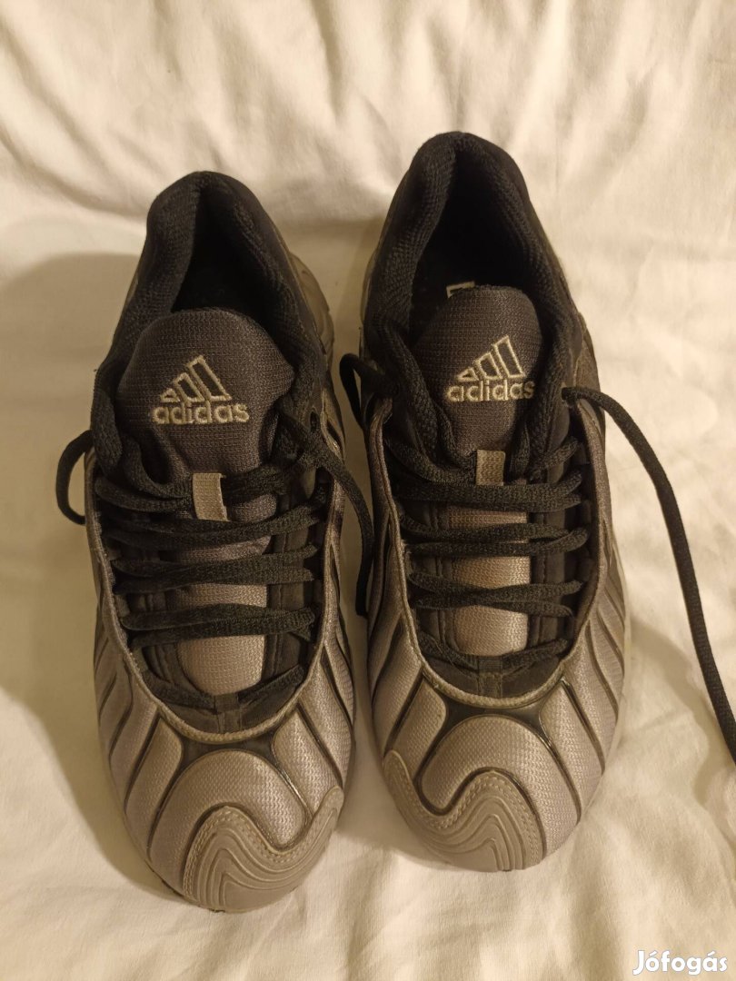 Ferfi 40,5-es Adidas torsion sportcipő