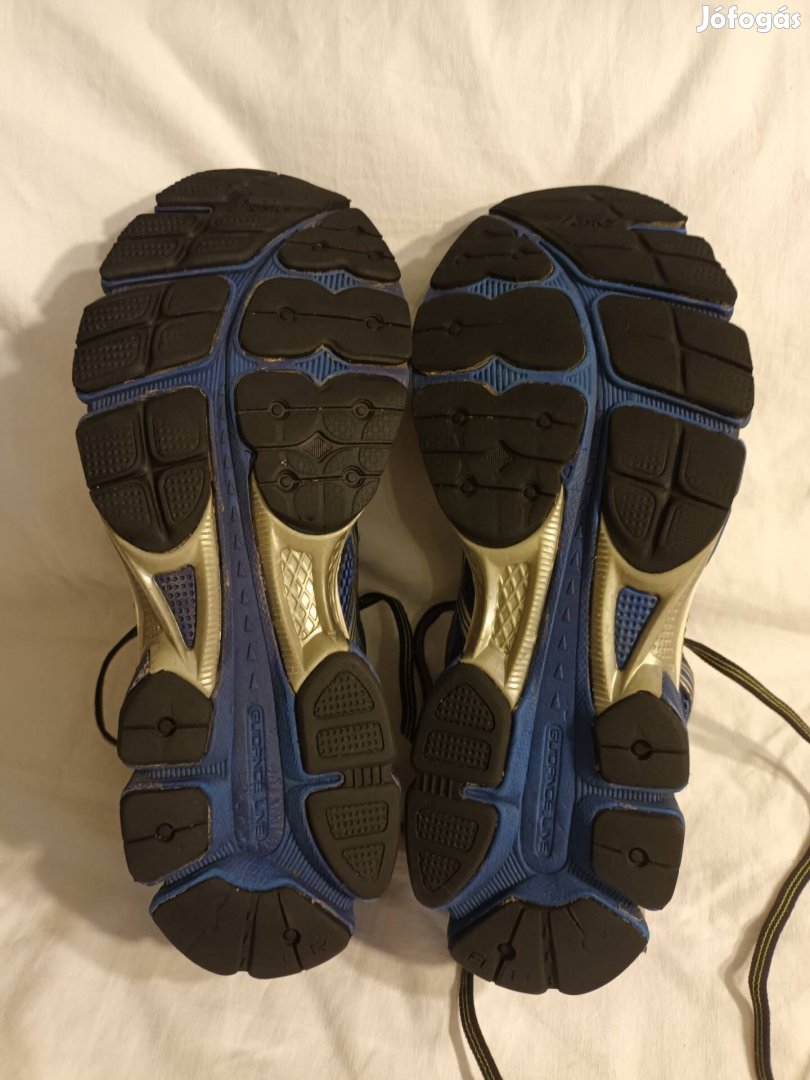 Ferfi 46-os Asics sportcipő