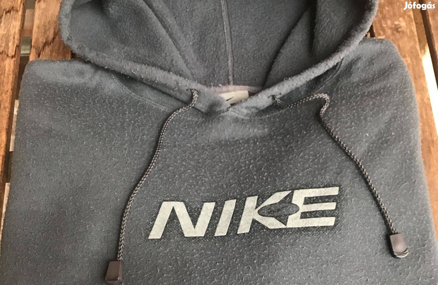 Férfi Nike kapucnis felső (L-es méretben)