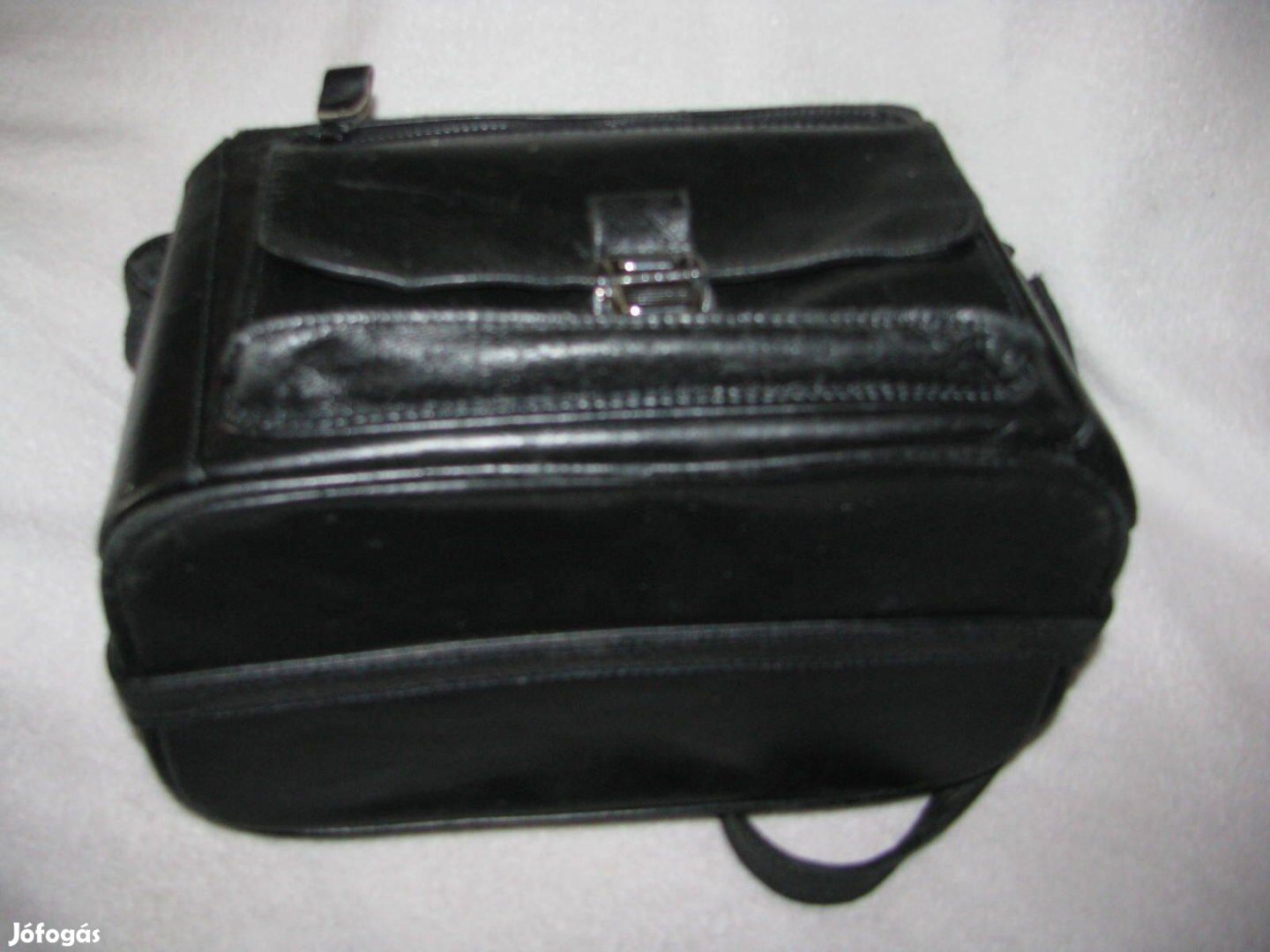 Férfi fotós táska, valódi bőr, 30x20x18 cm, bélelt, elől kapcsos 1,8kg