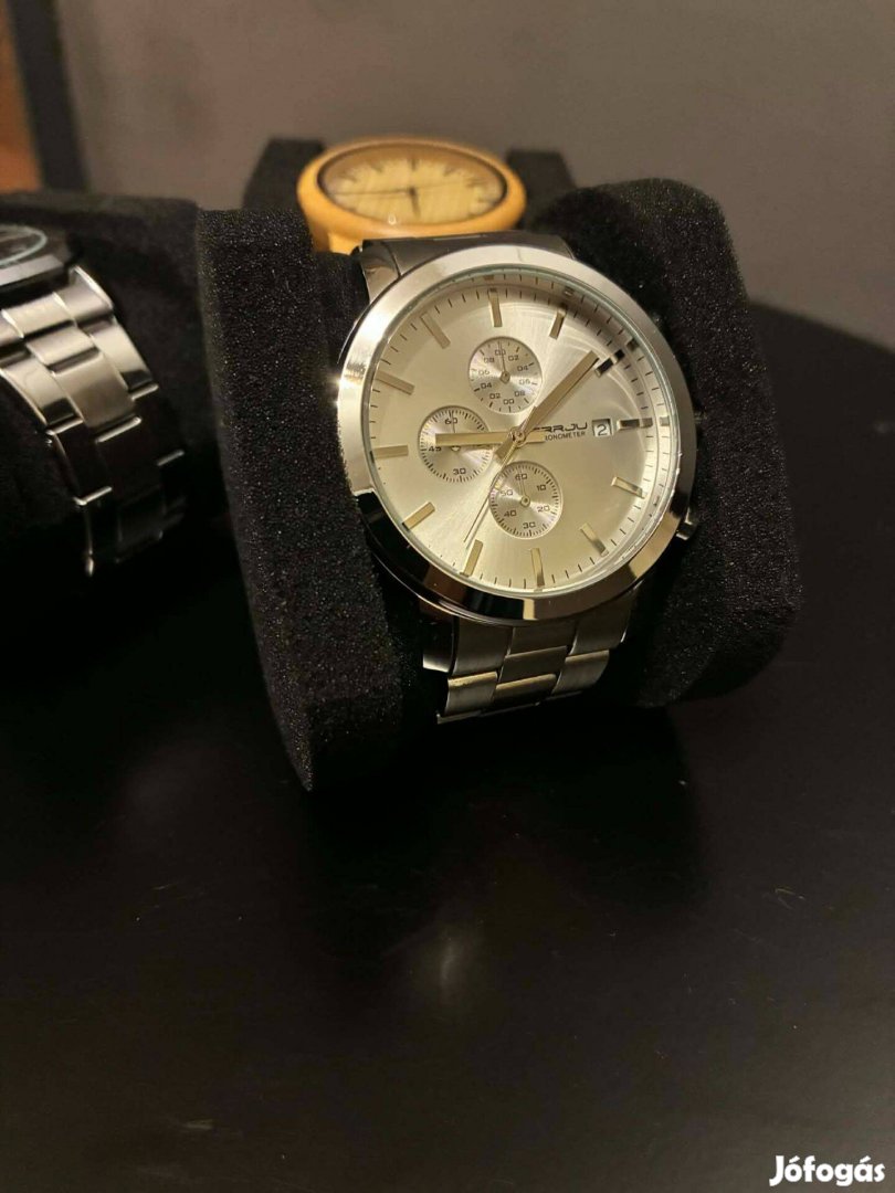 Férfi karóra fém szíjas