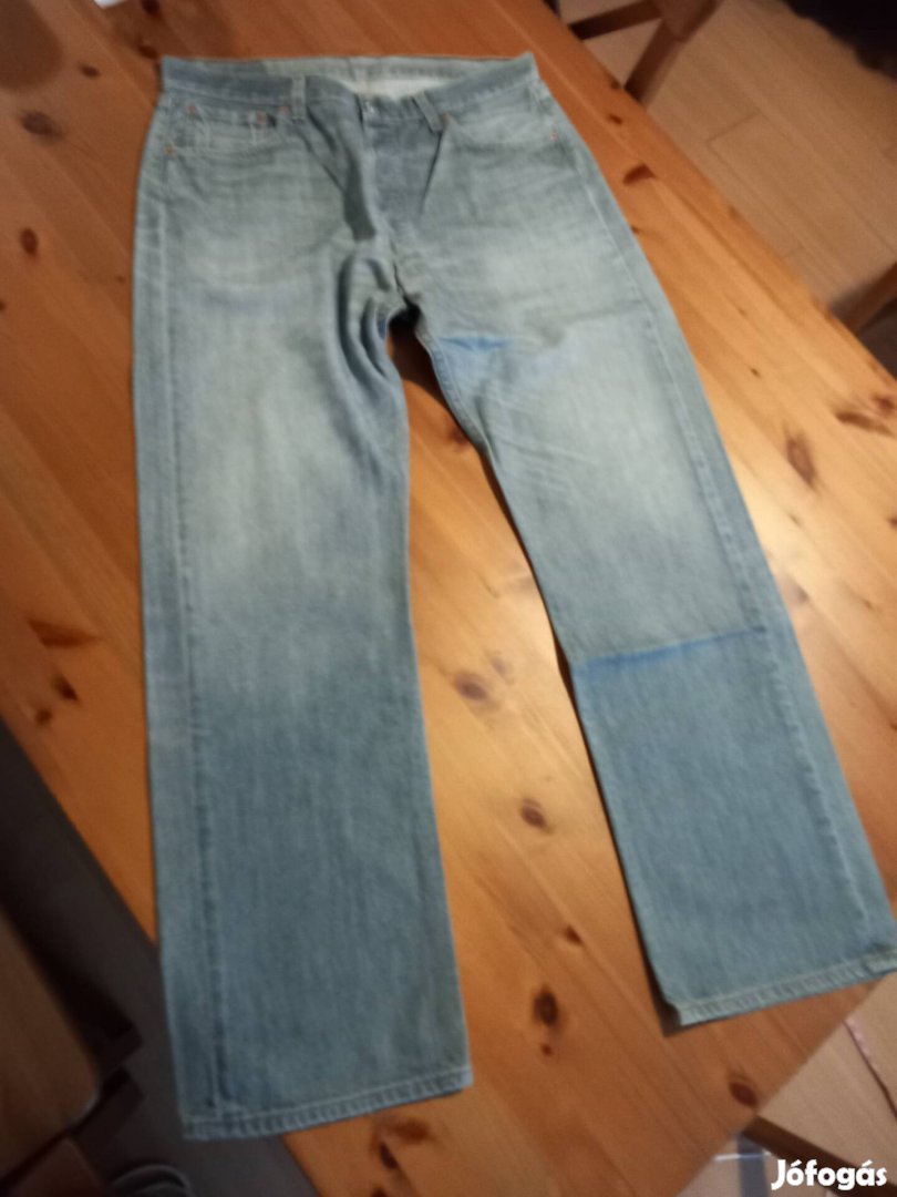 Férfi kék kopott farmernadrág, Levis 501