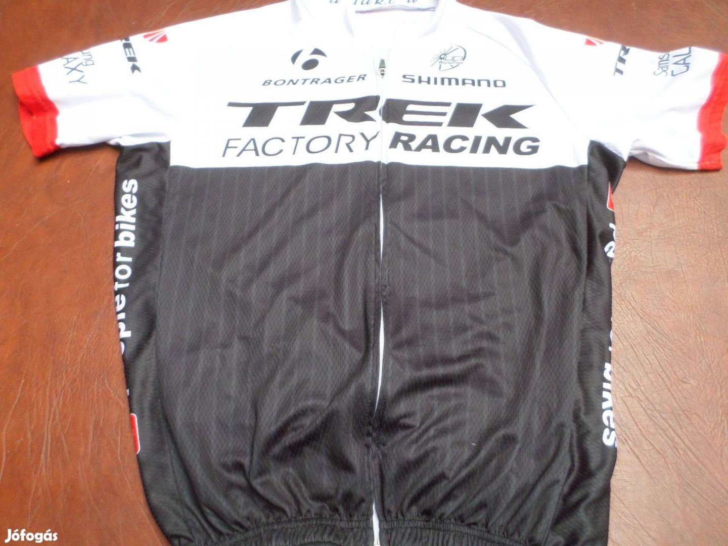 Férfi kerékpáros felső Trek félár alatt