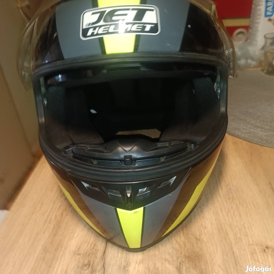 Férfi motoros sisak
