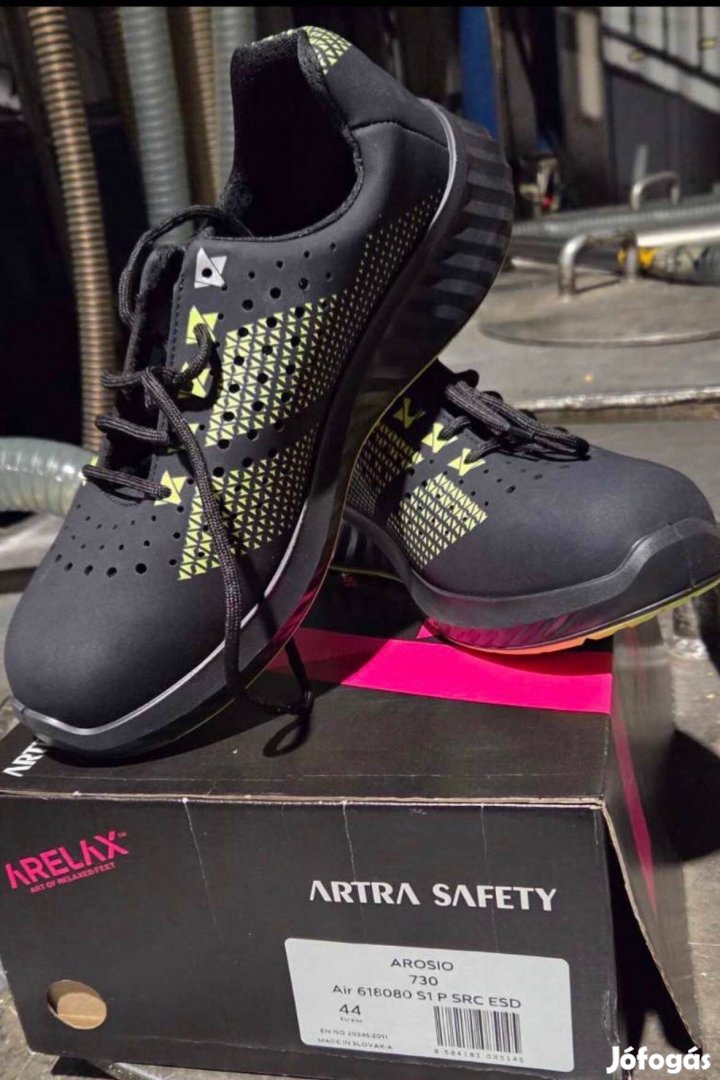 Férfi munkacipő fém orrvédővel 44 méret