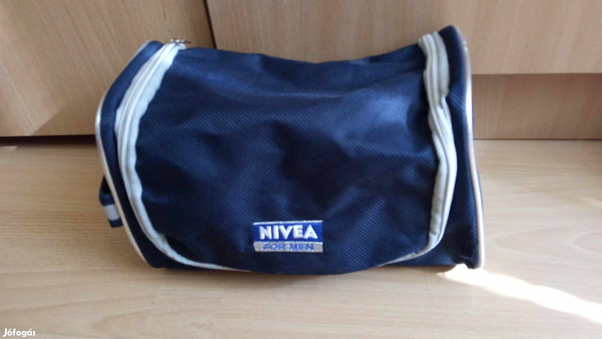 Férfi neszeszer kozmetika táska Nivea 500 Ft 24x14x14 cm