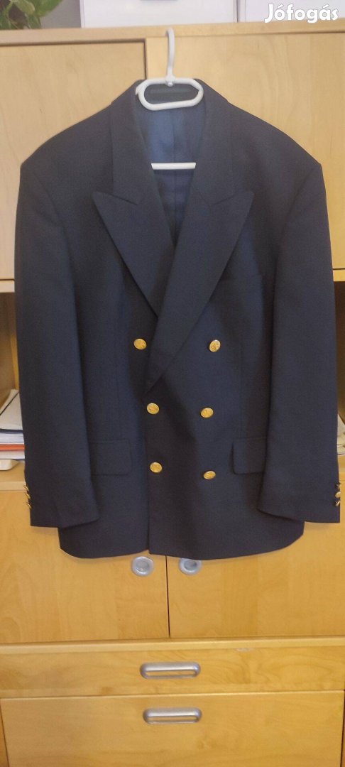 Férfi öltöny
