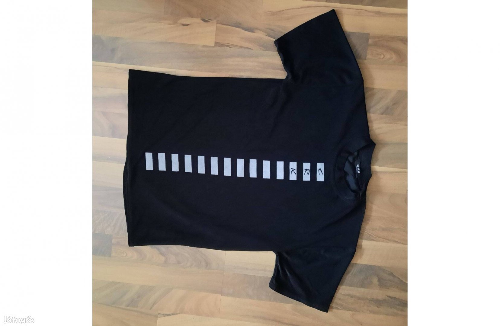 Férfi rövid ujjú póló M es party jelmez farsangi Crk fashion fekete