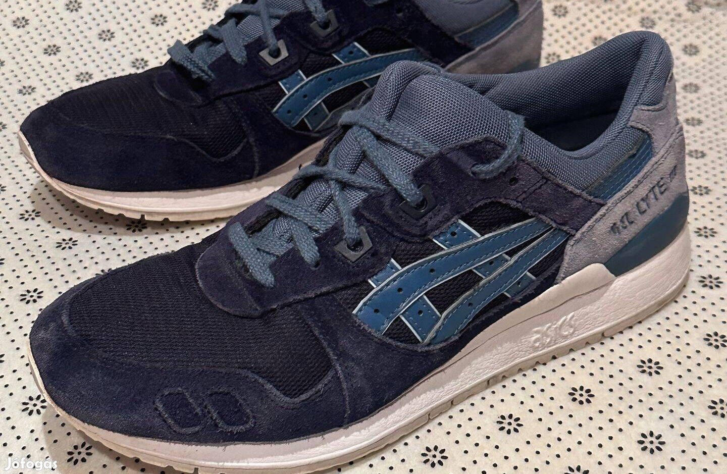 Férfi sötétkék Asics Gel lyte III cipő (42-es méretben)