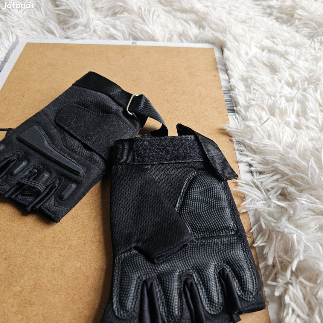 Férfi taktikai kesztyü új S-es méret személyesen átvehetö