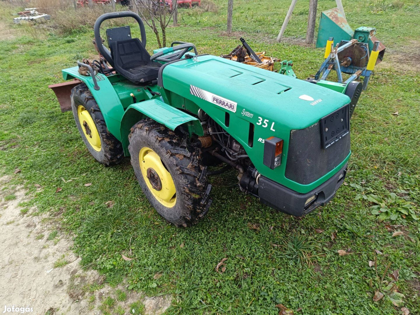 Ferrari 35 kistraktor munkaeszközeivel eladó