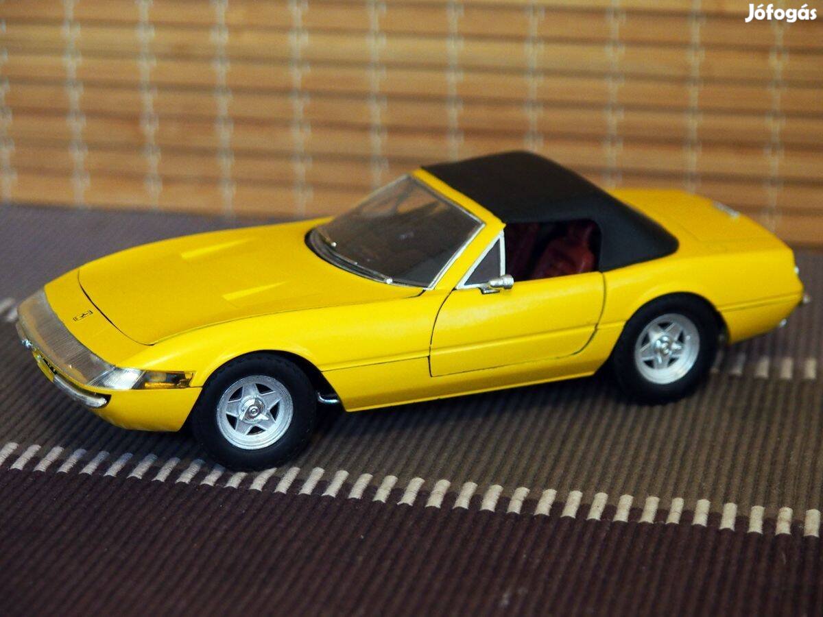 Ferrari 365 GTS/4 Daytona (1971) modellautó 1:18