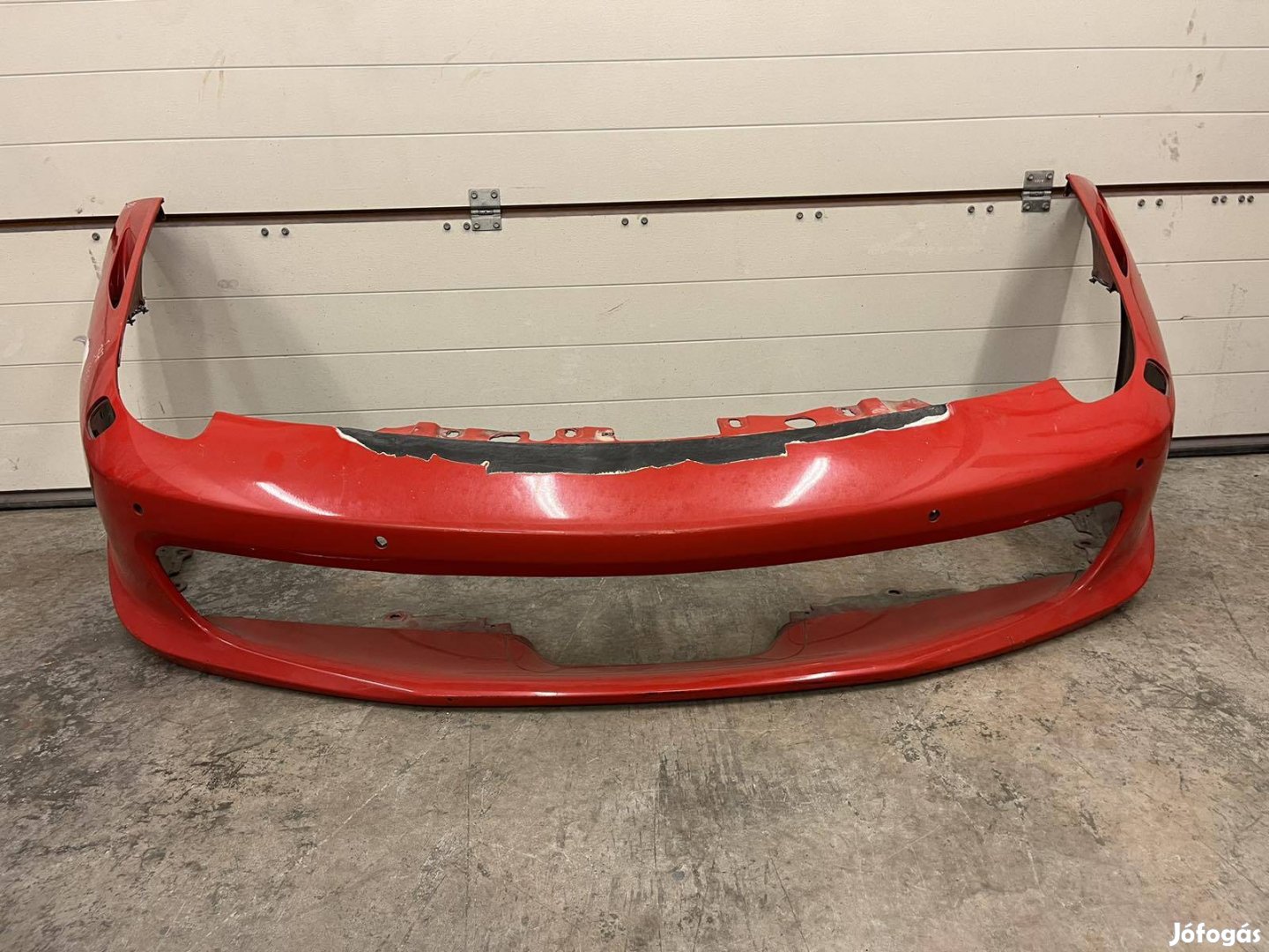 Ferrari 458 Italia első lökhárító lökő 81367400