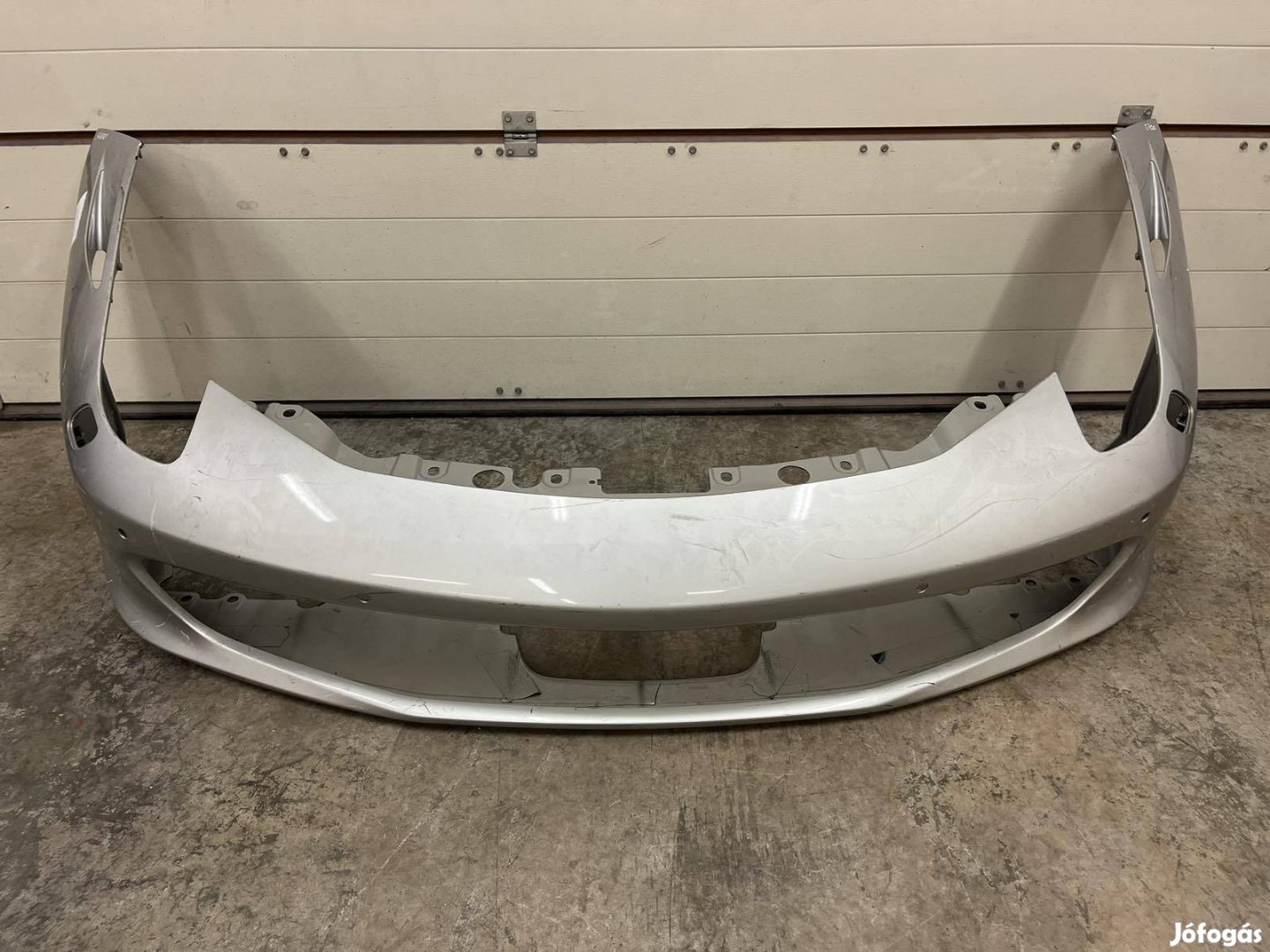 Ferrari 458 Italia első lökhárító lökő 81367400