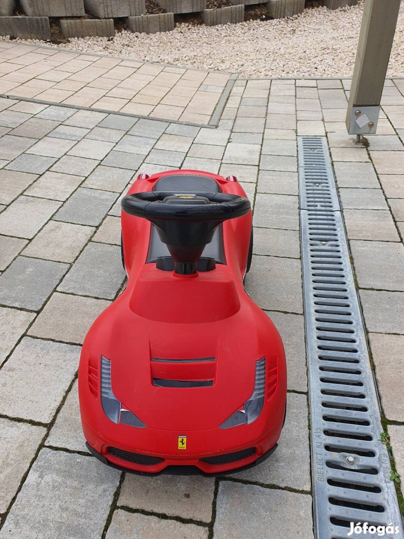Ferrari 488 lábbal hajtós gyermek autó.