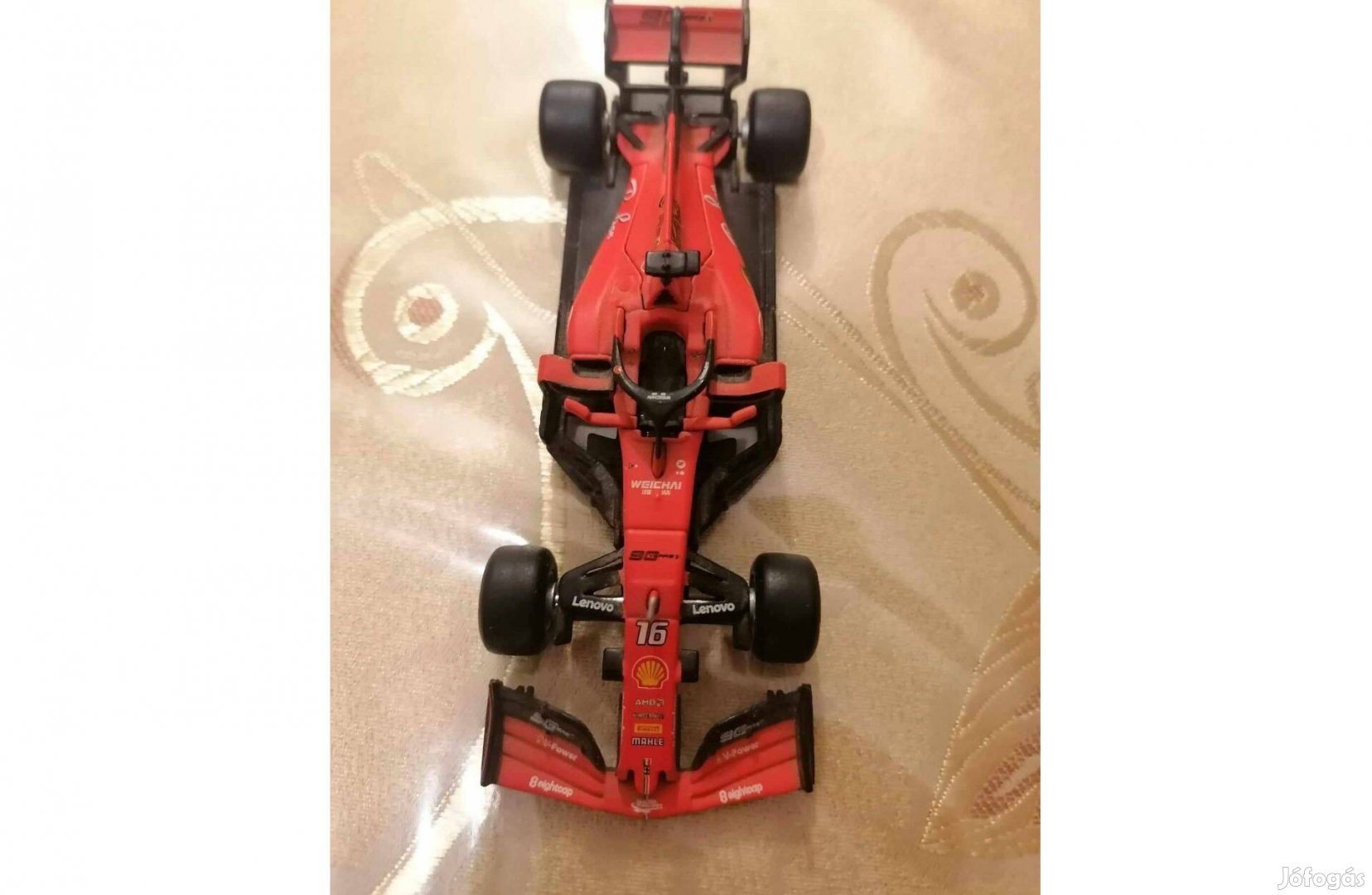 Ferrari Forma 1-es kisautó Charles Leclerc