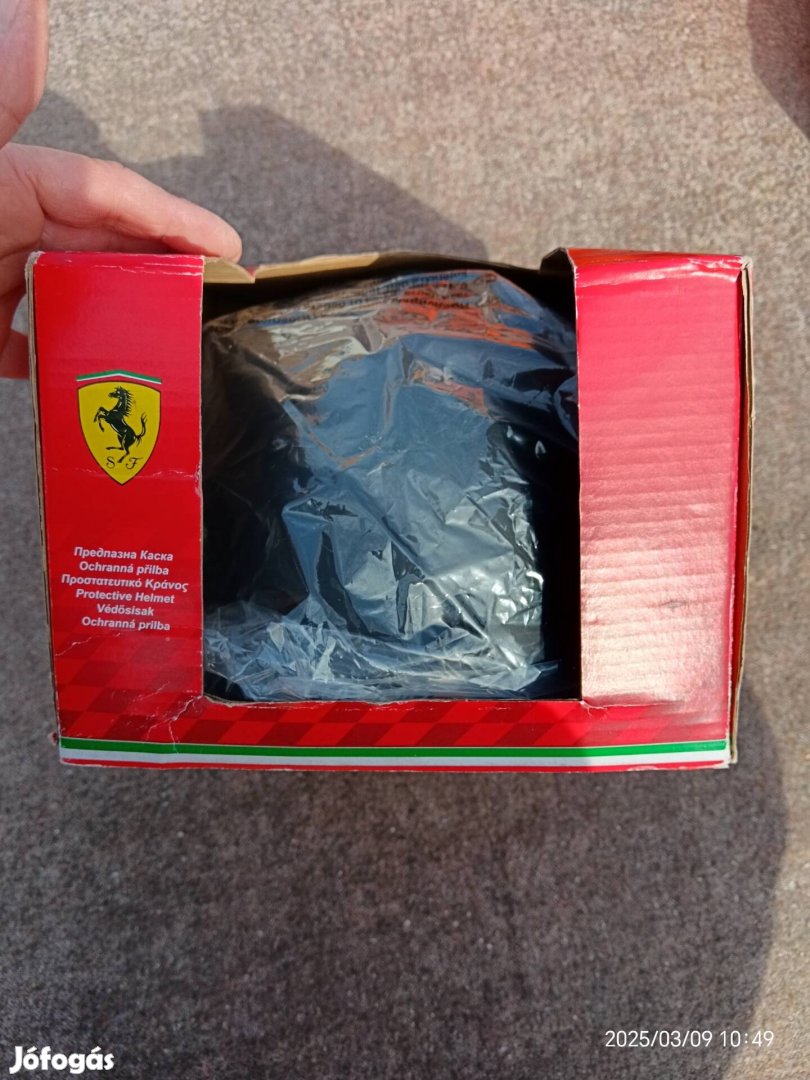 Ferrari bukósisak 