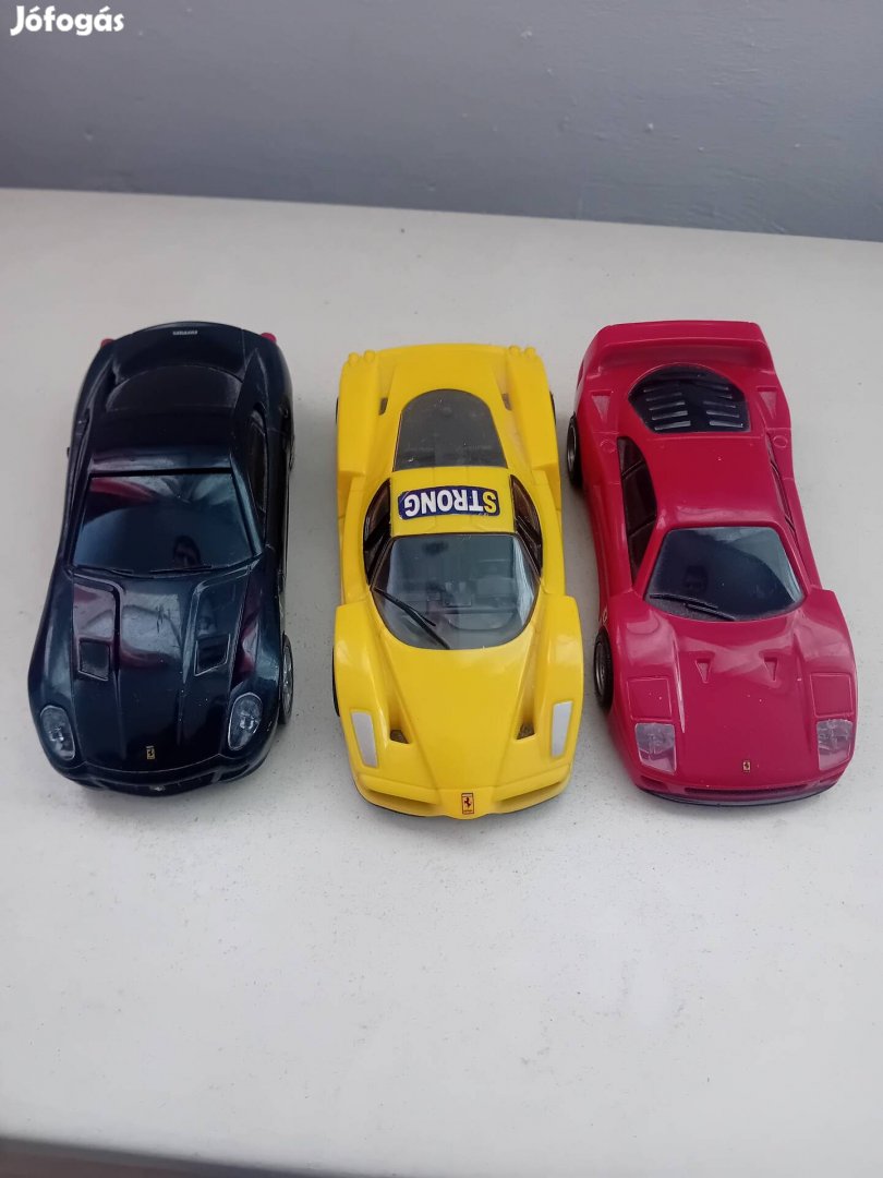 Ferrari kisautók játékautók műanyag