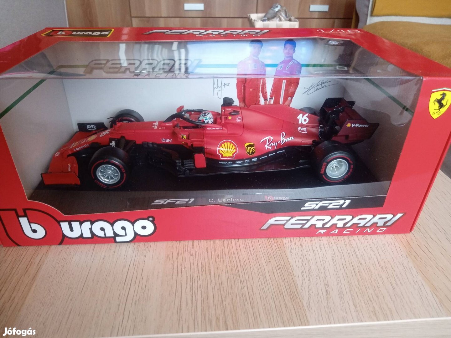 Ferrari sf 21 Charles Leclerc .1/18.