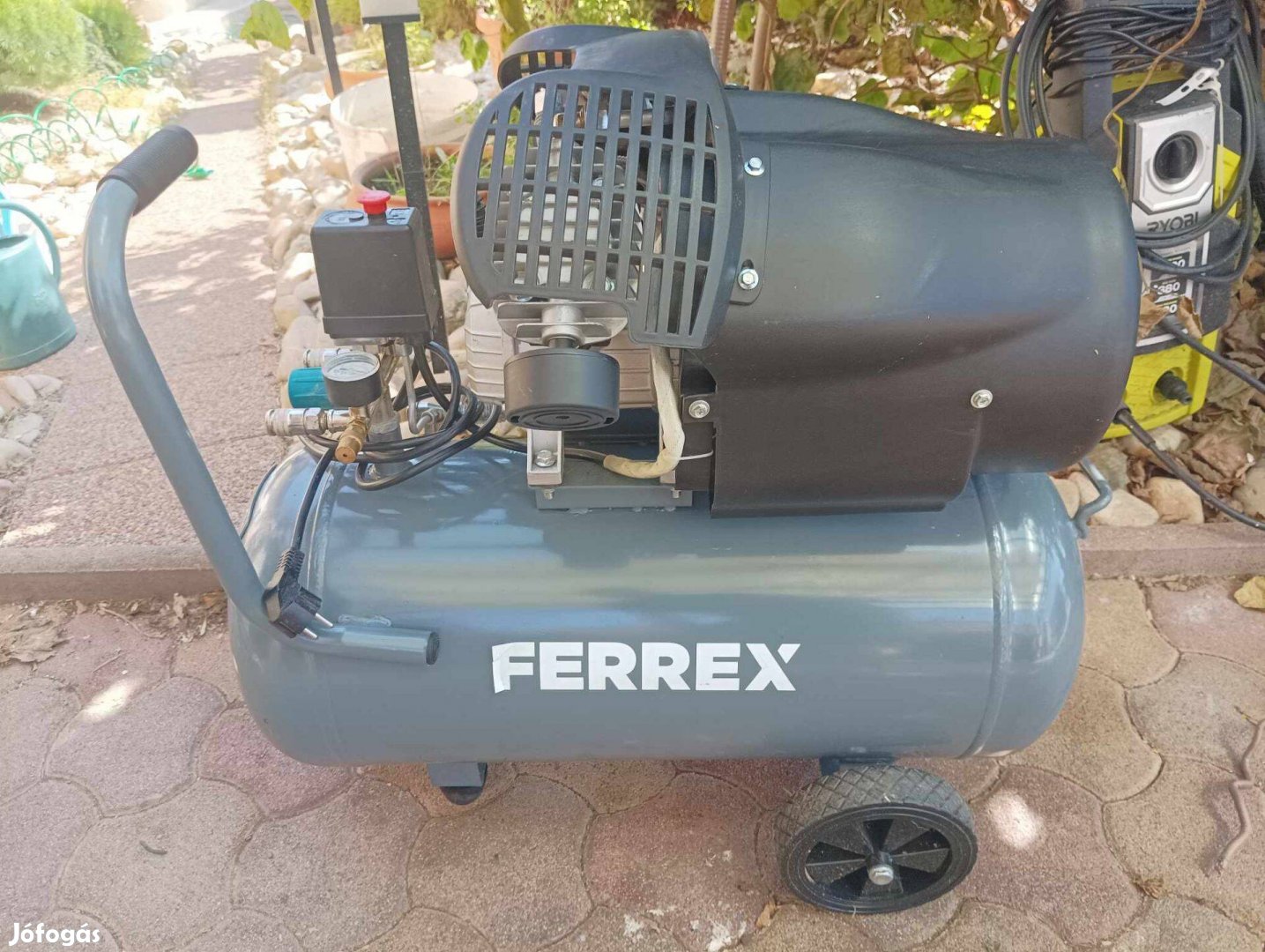 Ferrex 50 L es 10 báros kéthengeres olajos kompresszor