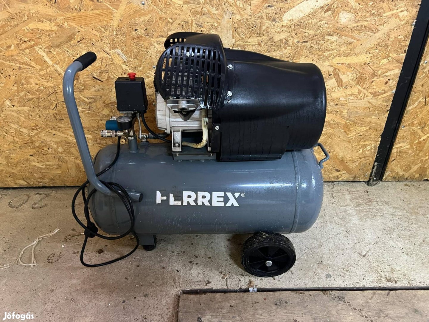 Ferrex Olajkenésű kéthengeres 50l  kompresszor 2200w 