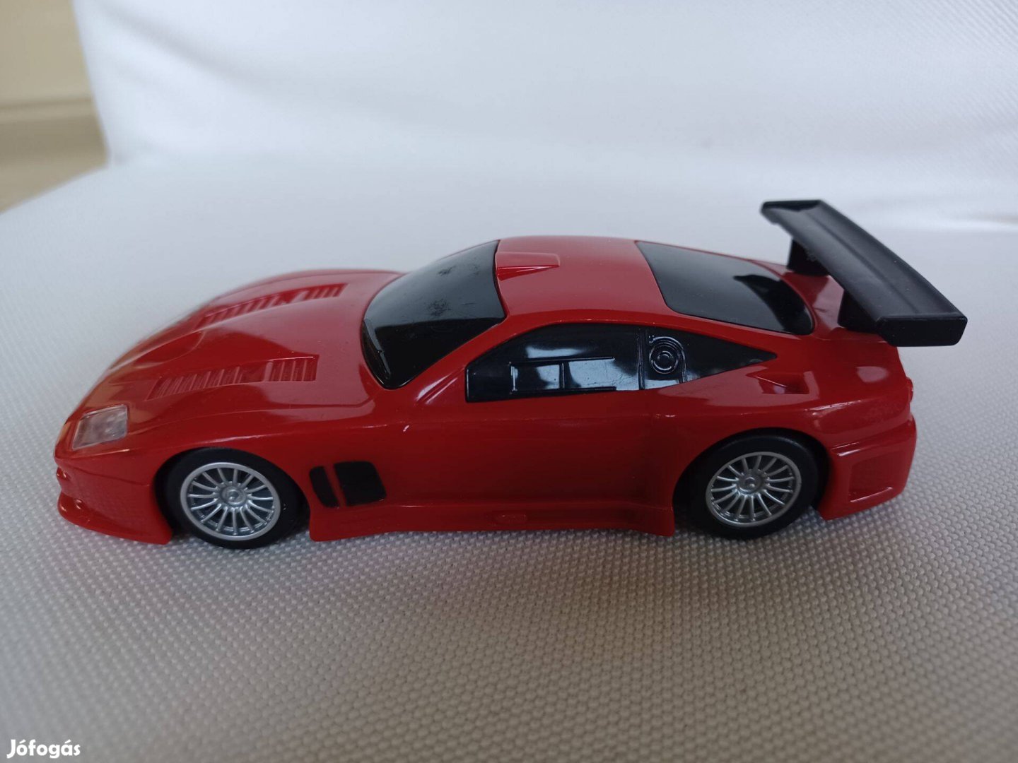 Ferrrari 575 GTC lendkerekes autó (11.5 cm, elemes) - szép állapotú