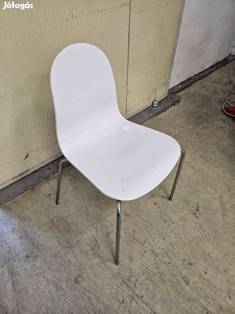 Festéshibás székek