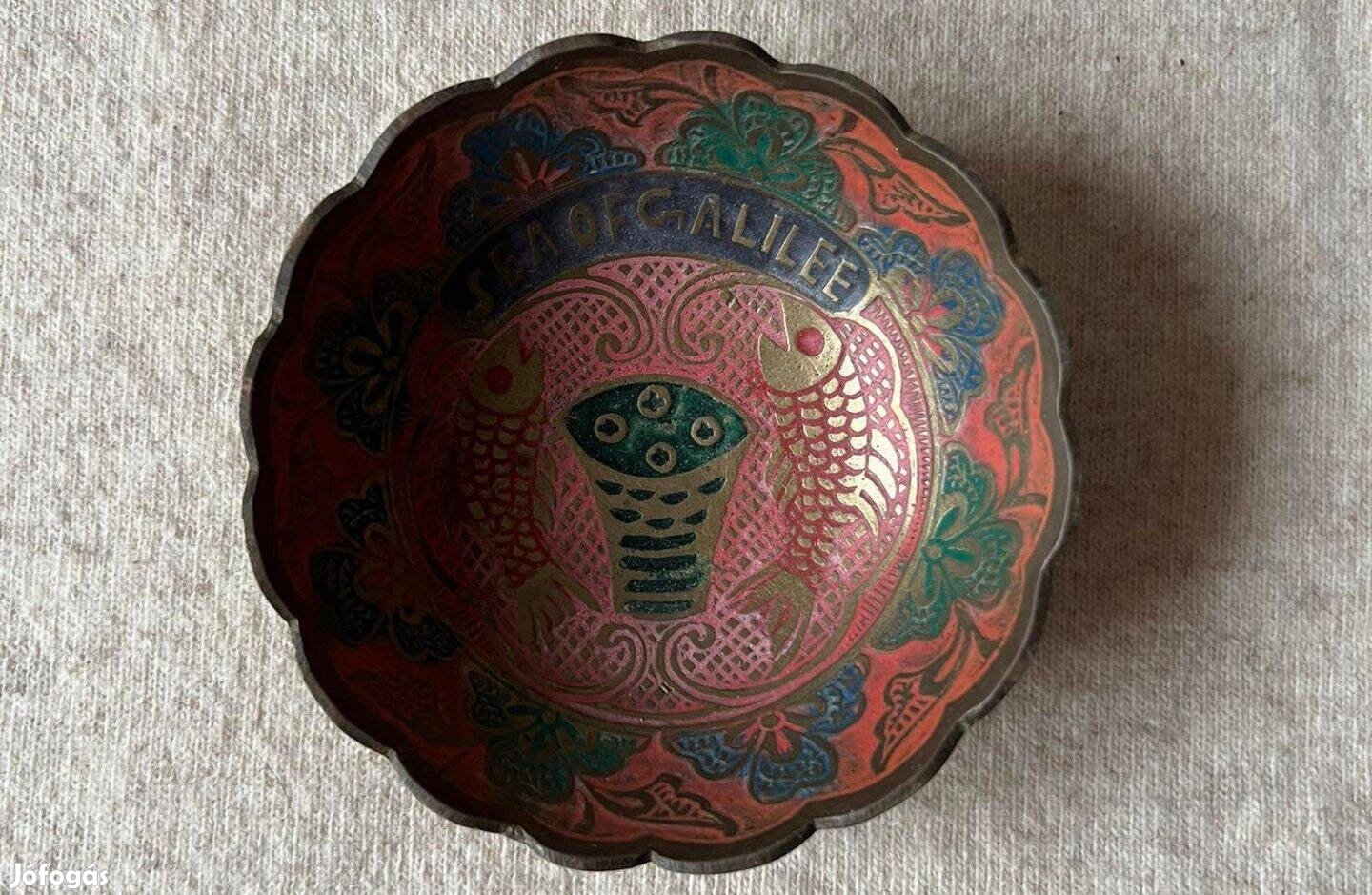 Festett és vésett réz tálka Izraelből