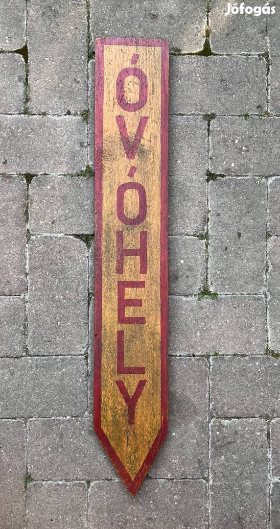 Festett fa tábla óvóhely