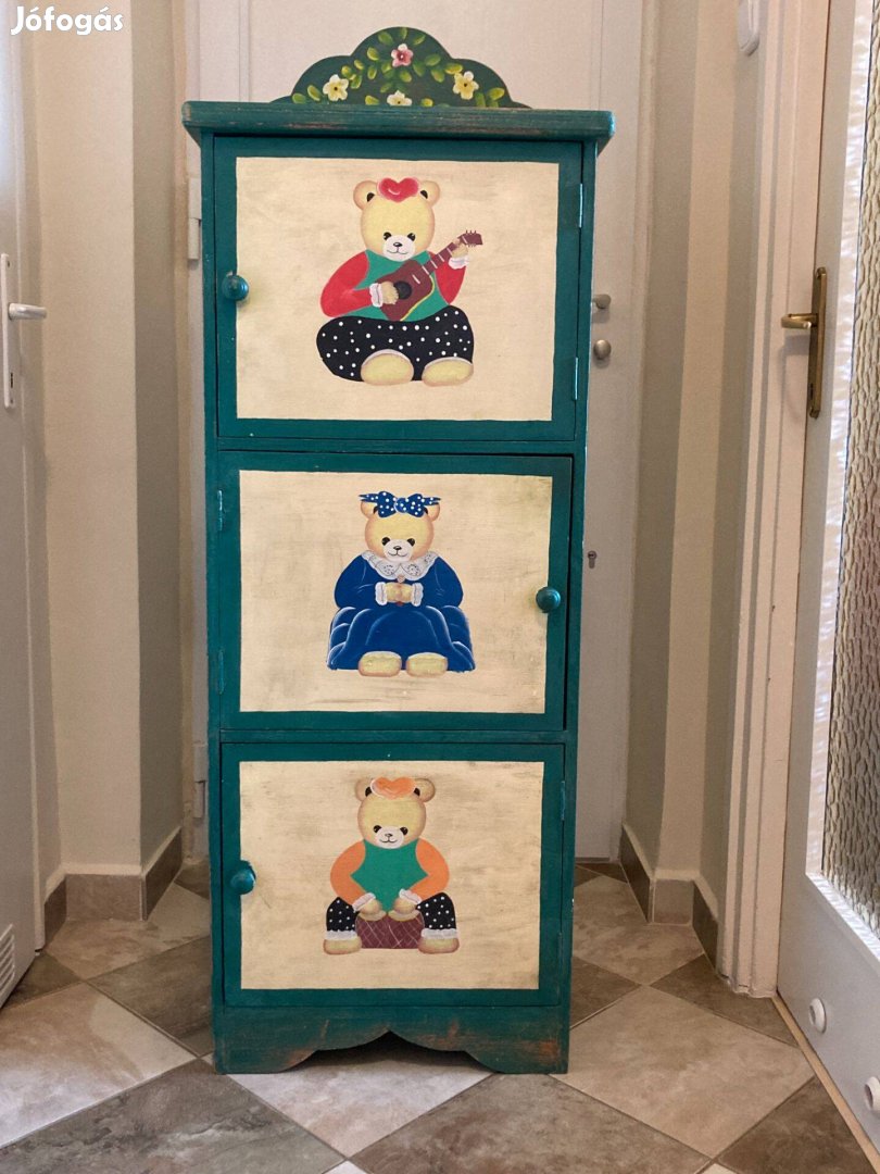 Festett gyerek szekrény (macis)