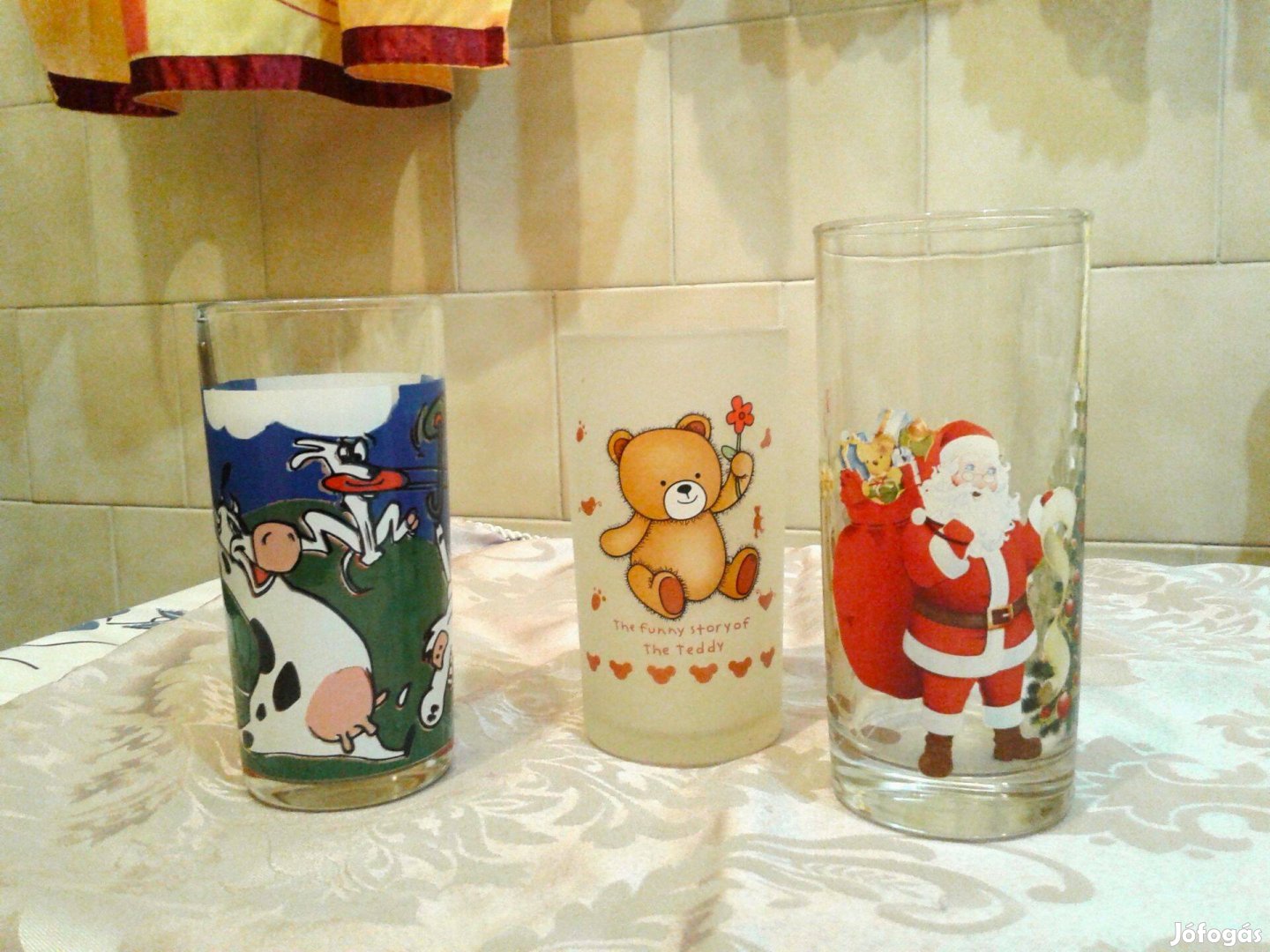 Festett üveg gyerek poharak macival bocival és télapóval
