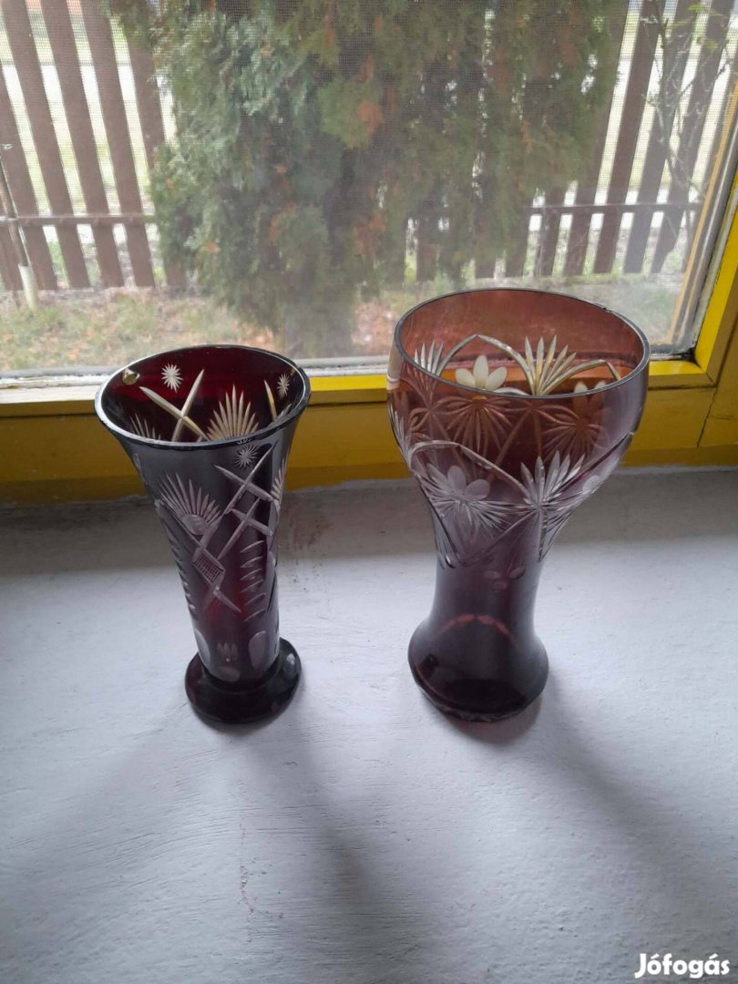 Festett vésett üvegvázák