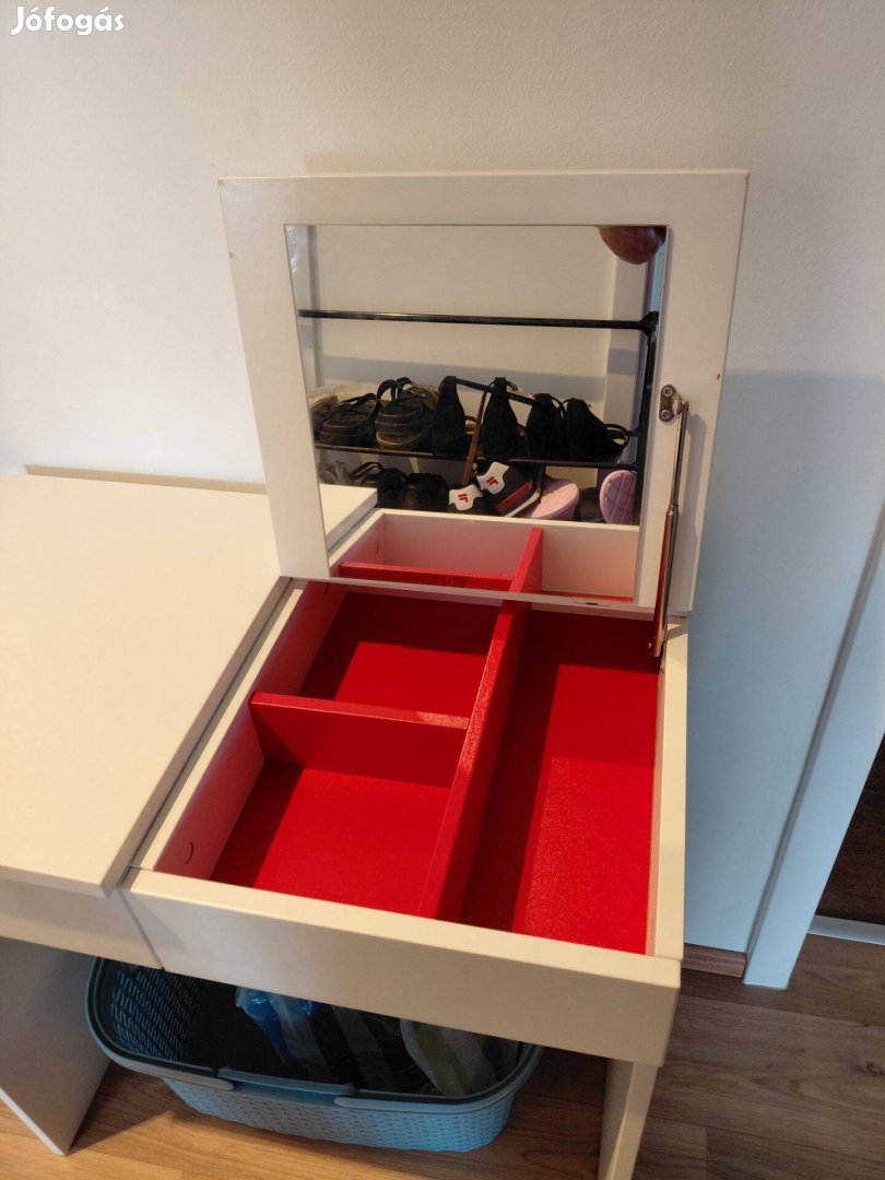 Fésülködő asztal