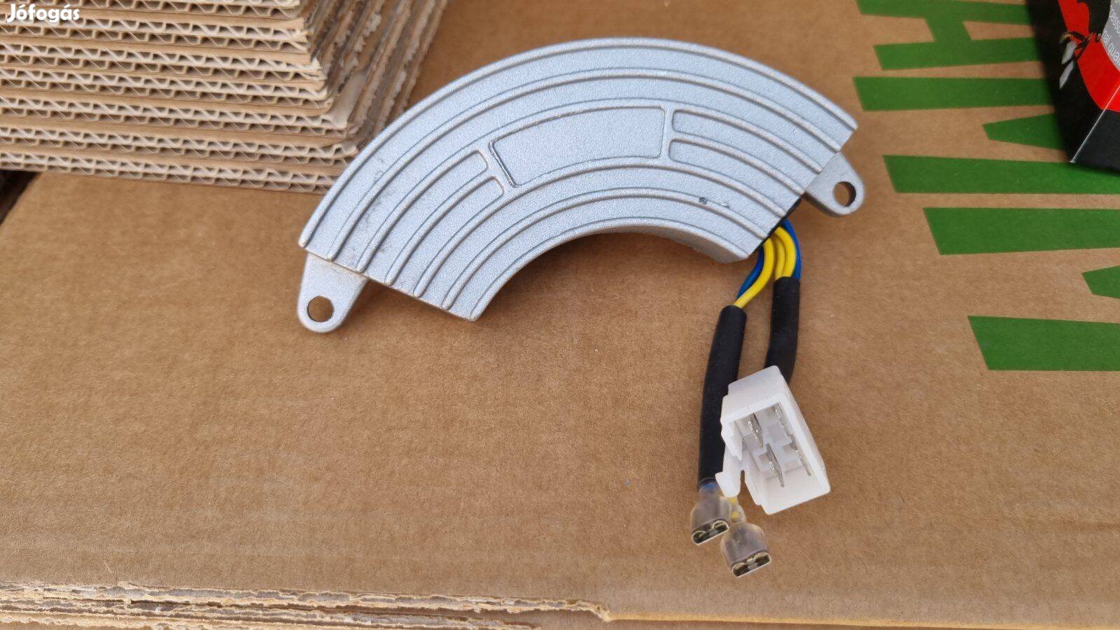 Feszültség szabályzó elektronika, szabályzó egység aggregátorokhoz