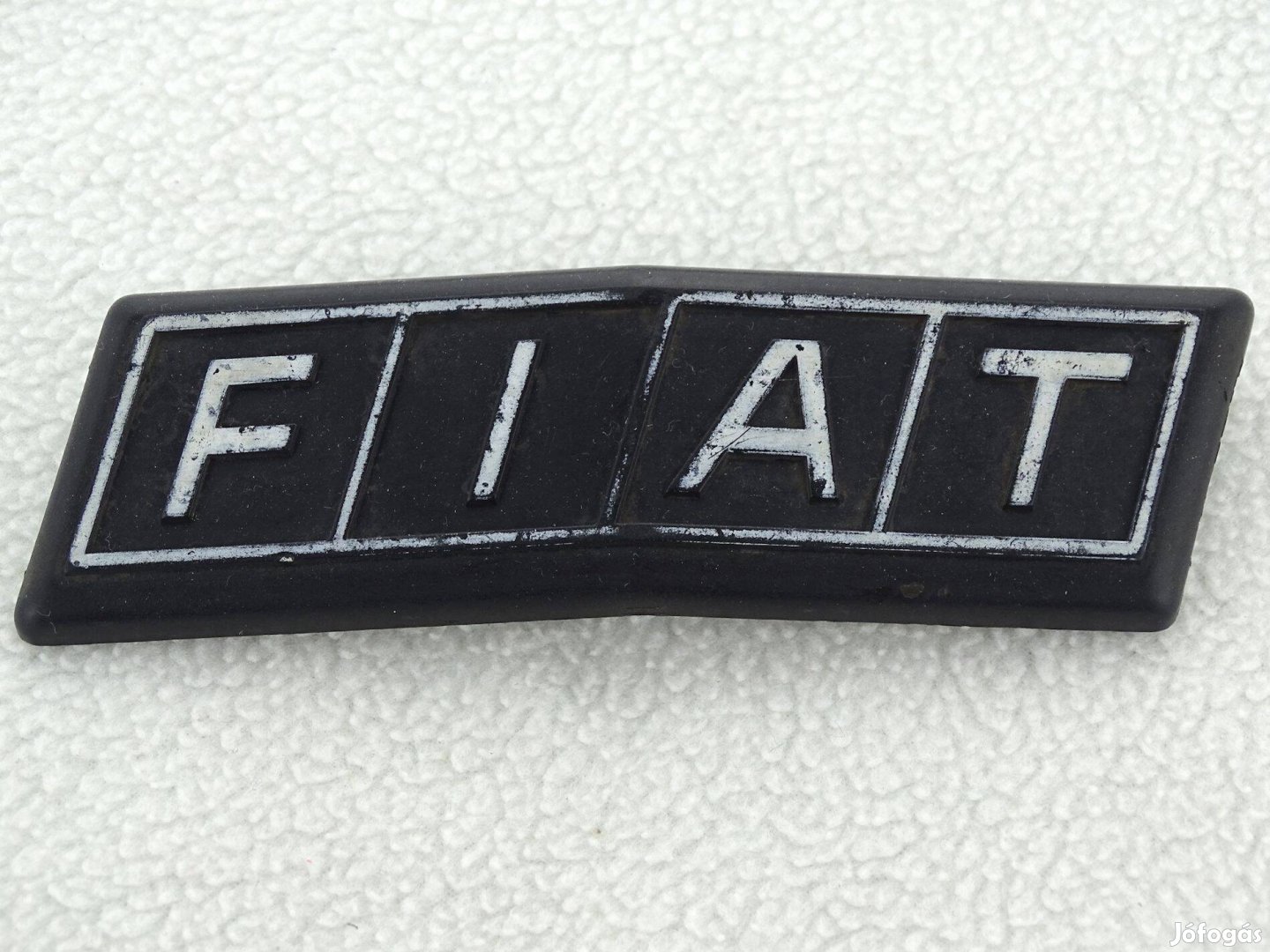 Fiat 131 132 gyári első embléma