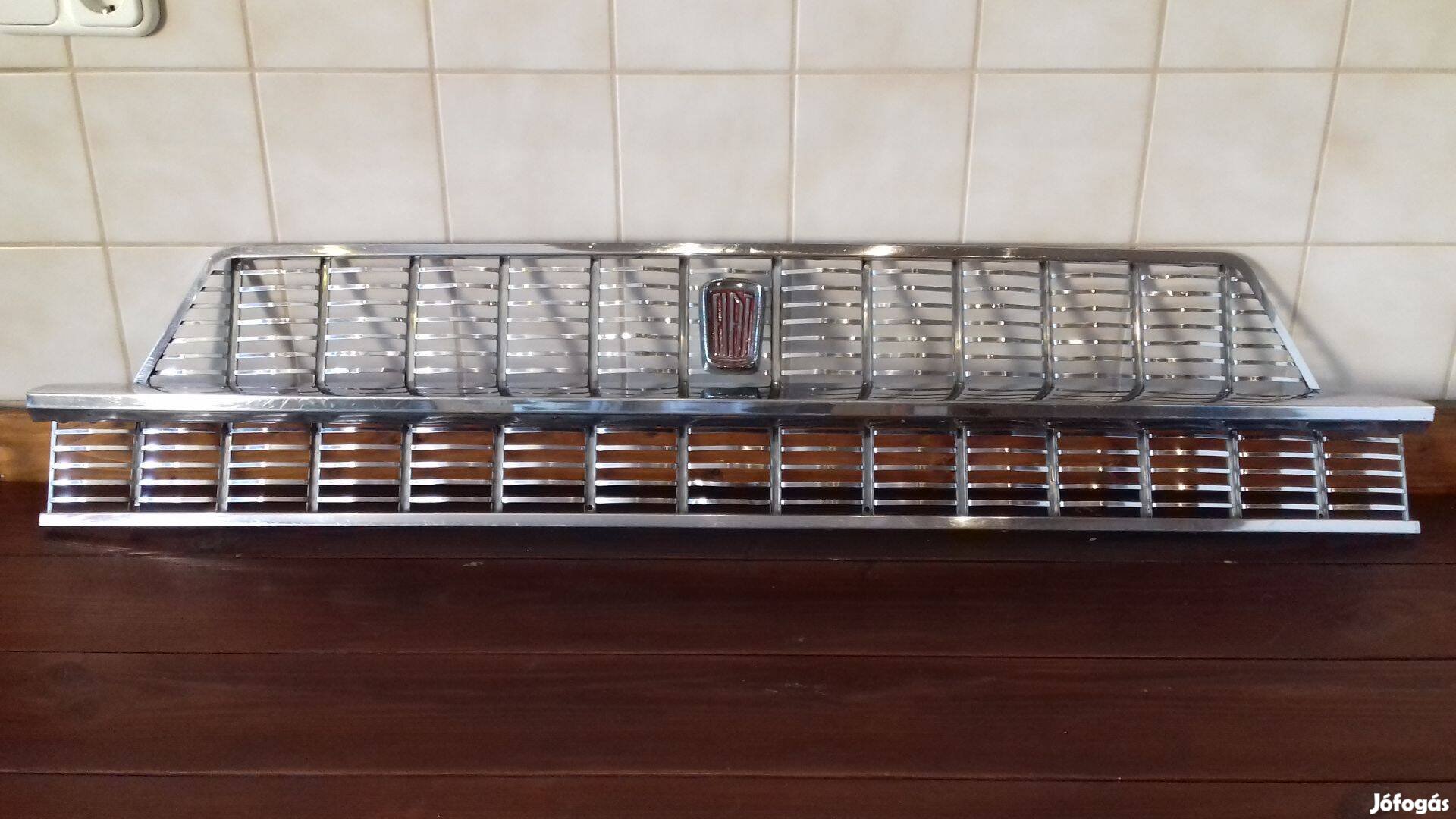 Fiat 1500 L díszrács hűtőrács