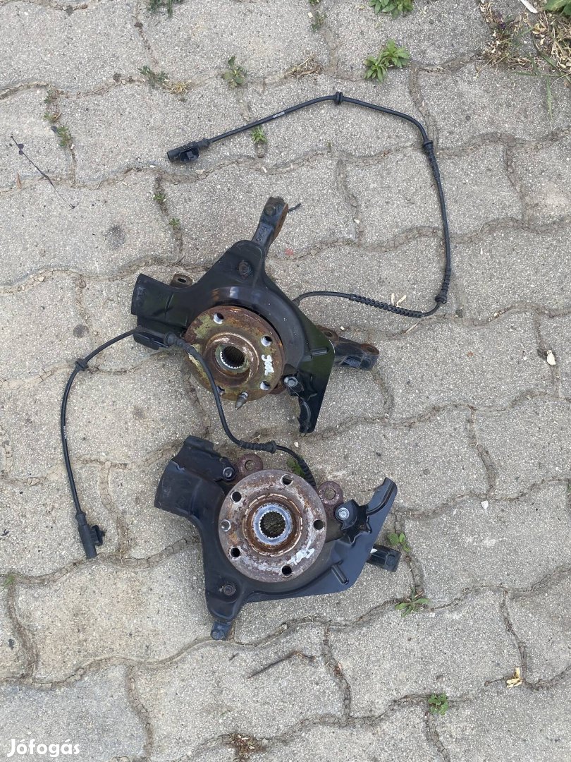 Fiat 500L bal első jobb első csonkállvány