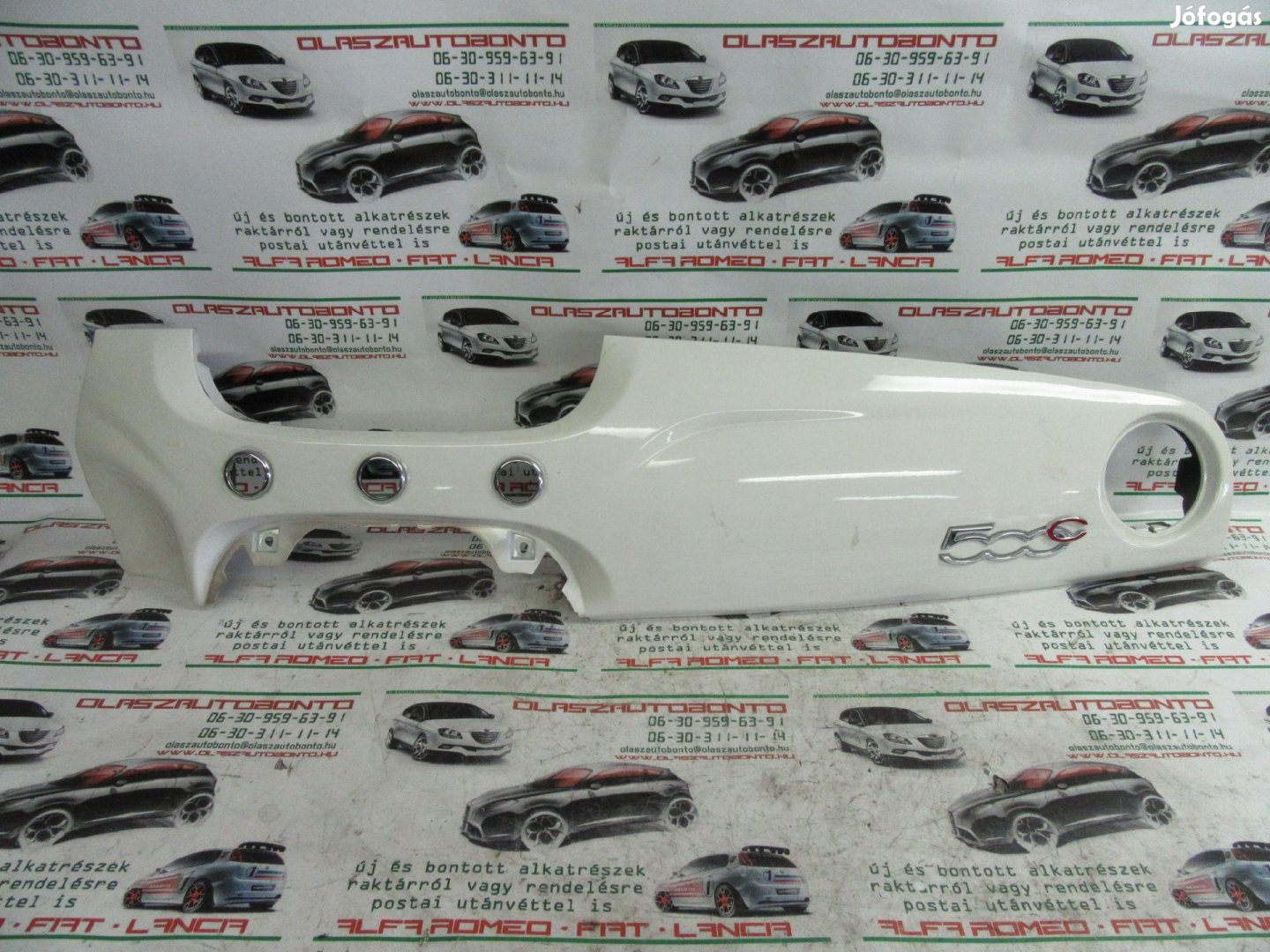 Fiat 500 Abarth fehér színű, jobb oldali műszerfalpárna betét