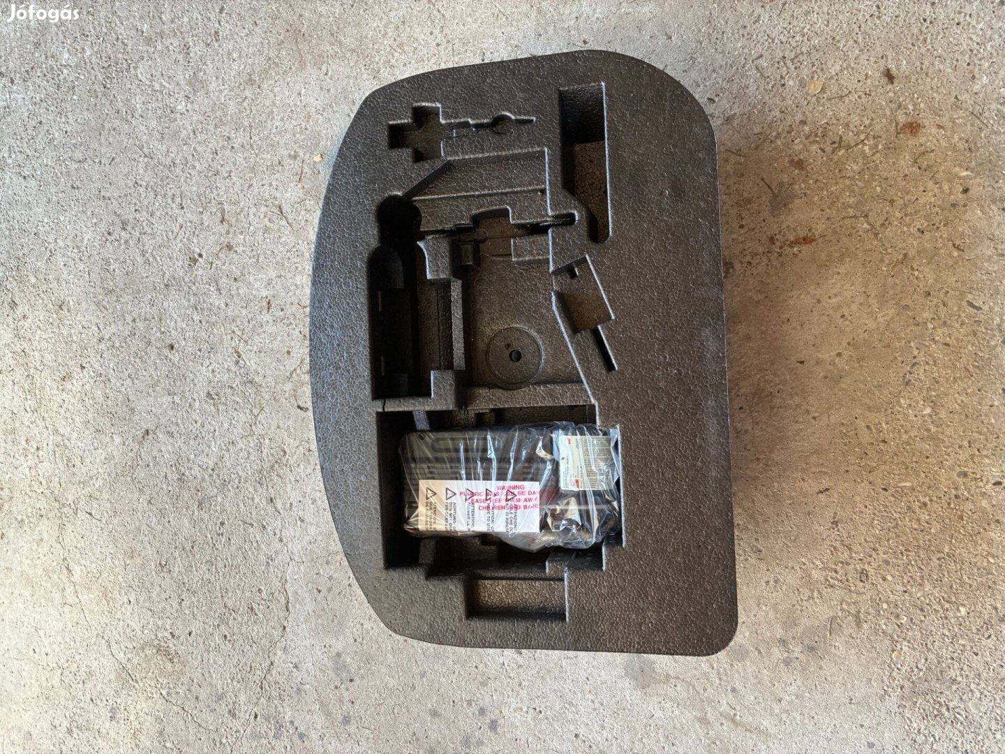 Fiat 500 pótkerék tálca gumijavítókészlettel