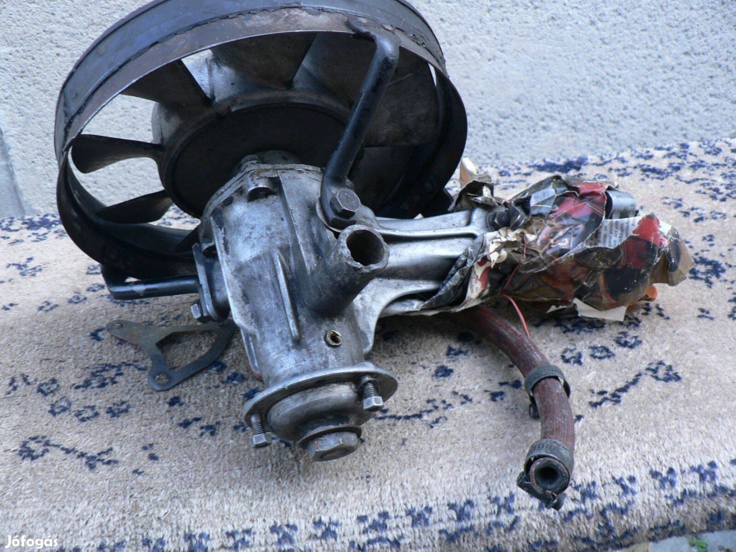Fiat 750 vízpumpa eladó