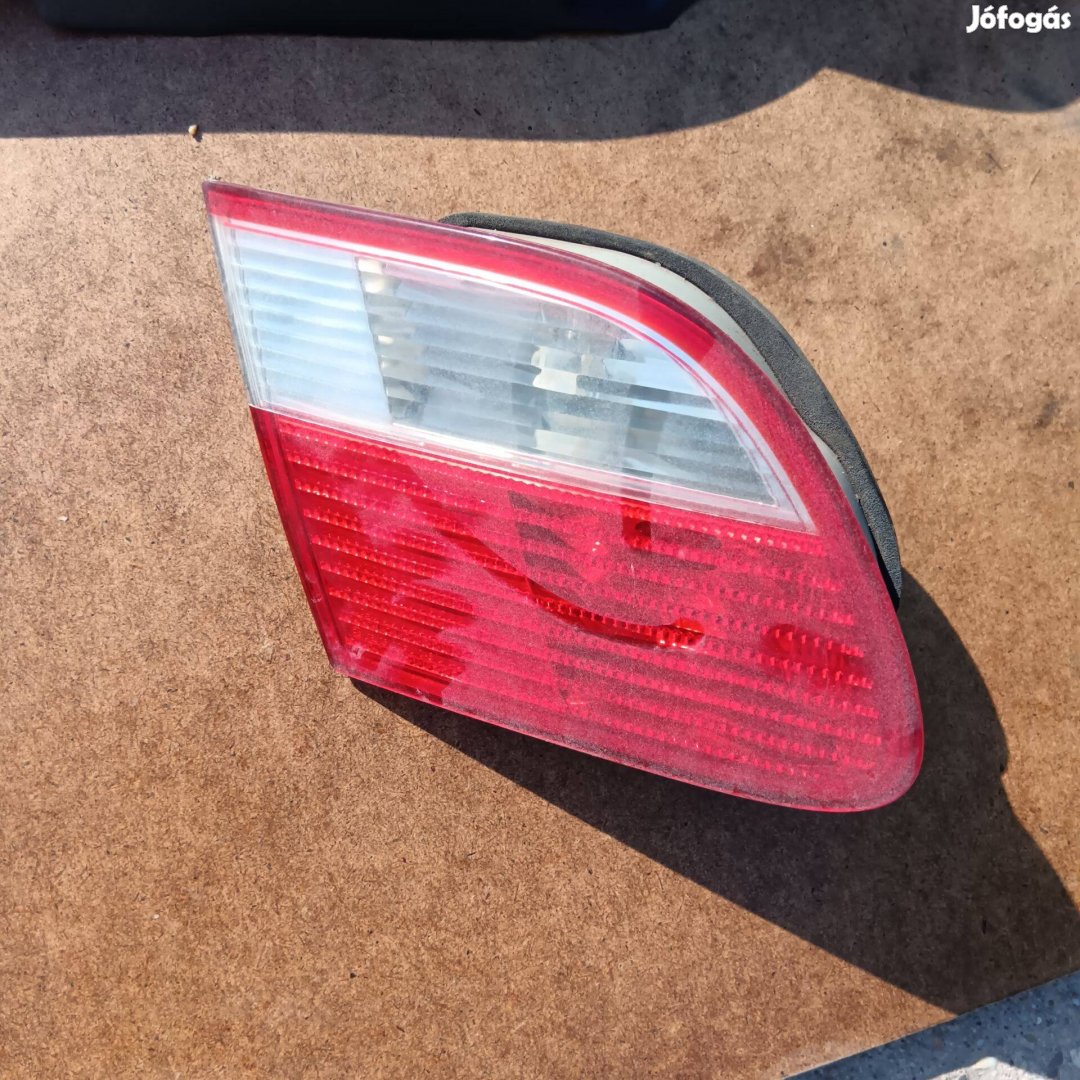 Fiat Albea bal hátsó csomagér ajtó lámpa