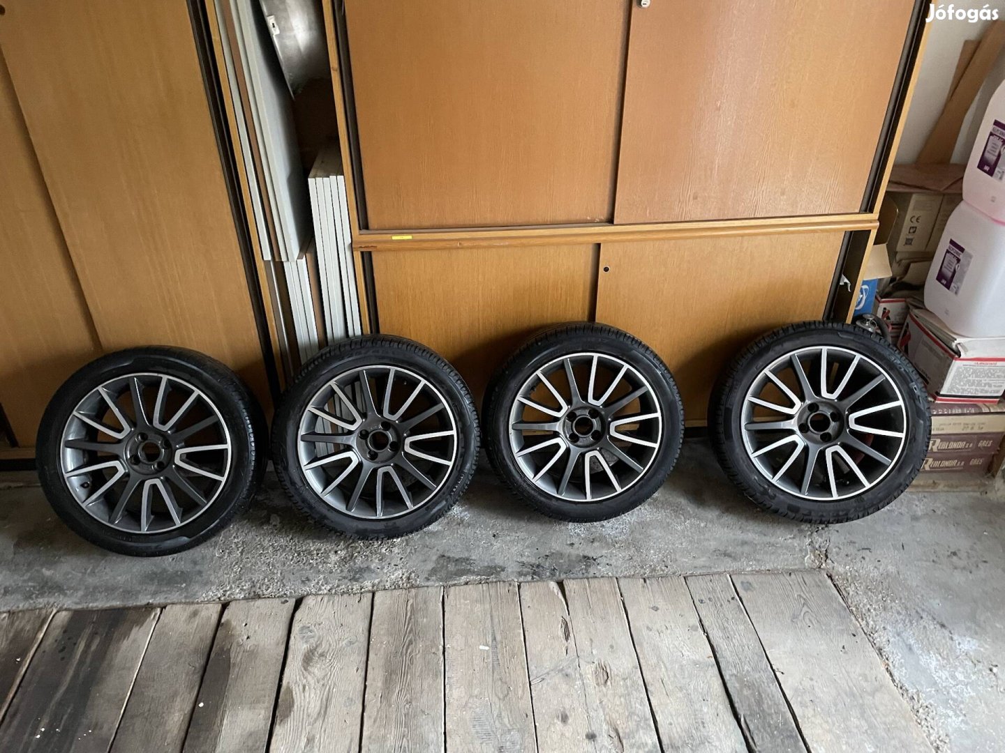 Fiat Bravo 17" gyári felniszett Pirelli nyári gumival