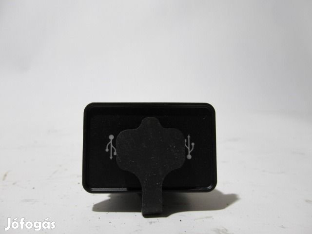 Fiat Grande Punto 735429751 számú usb csatlakozó