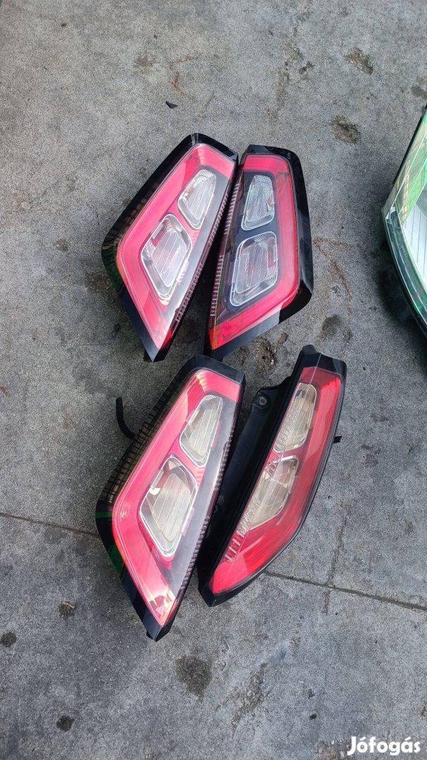 Fiat Grande Punto Evo gyári bontott LED hátsó lámpa pár