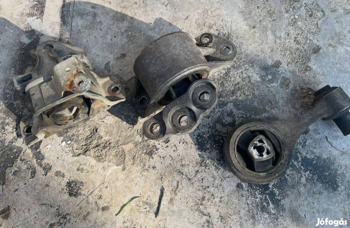 Fiat Grande punto motortartó bak