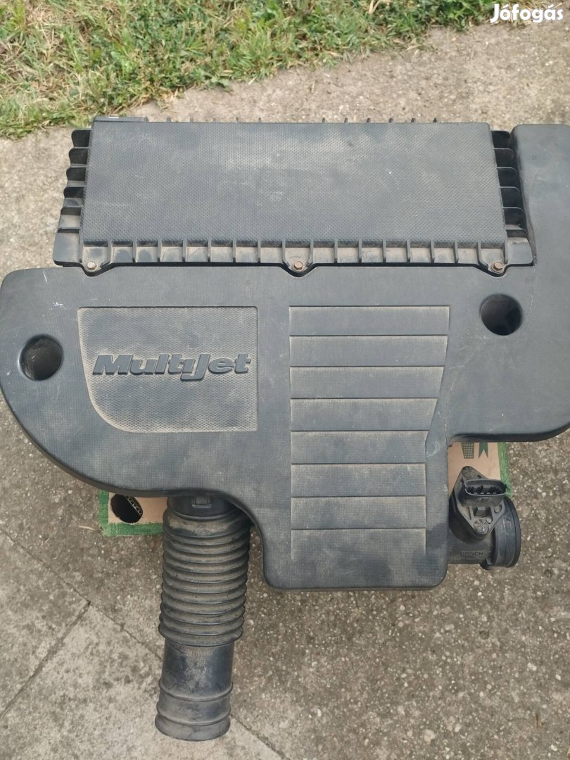 Fiat Punto 188A9000 Levegőszűrő haz légtömeg mérövel együtt 